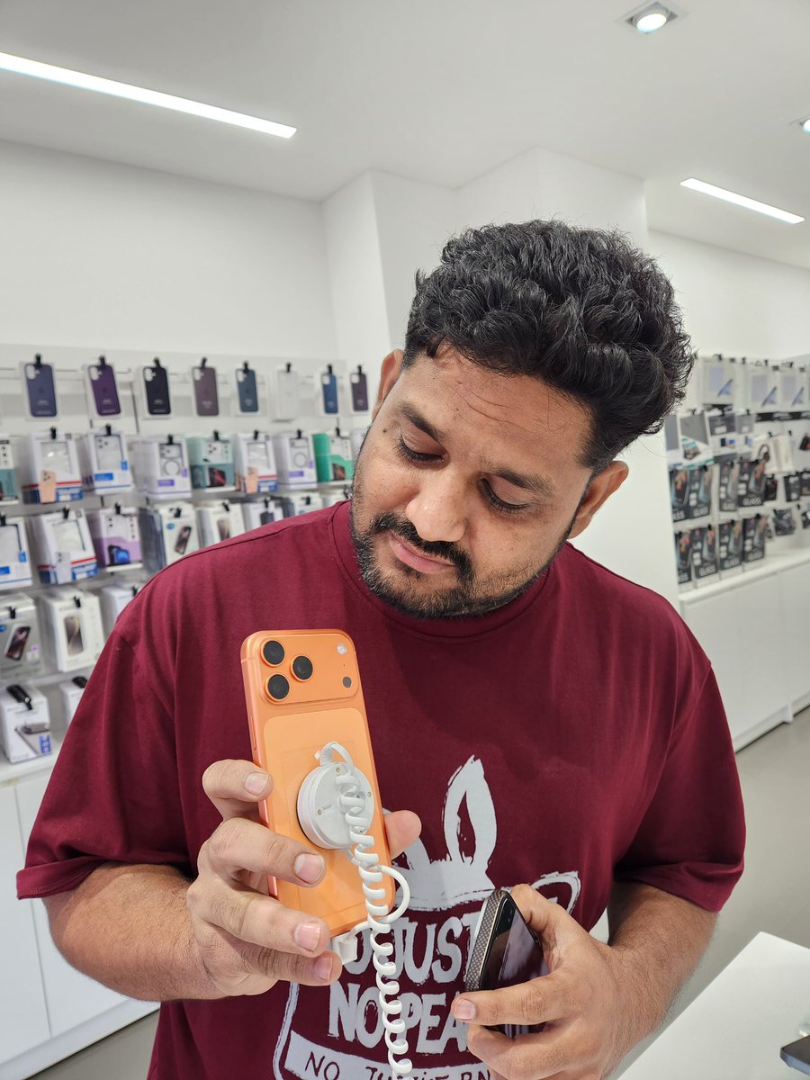 TechFactsRafee's tweet image. Just visited #iPlanet Mancherial to experience #iPhone17series,
Personally i feel, silver looks better to me,
#iPhone17Air hype is real, slim and looking beautiful 👌

I’m not upgrading my 16 Pro this time