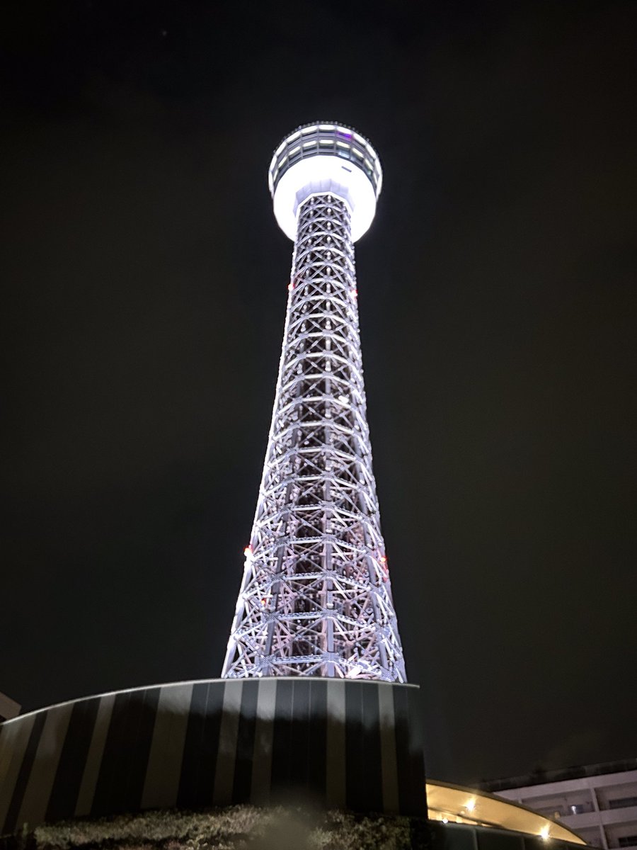 marine_tower's tweet photo. 横浜マリンタワー
#ライトオブウィッシュ 💡✨

今夜のカラーは「White」🤍
お客様からのご依頼です✨

音楽界のレジェンドであるアーティストのお誕生日のお祝いです🎉

♩＝78
また声を合わせて一緒に歌うことが出来て嬉しかったです！

いつもどんな時もたくさんの幸せをありがとう！
“minna”より心を込めて
Happy birthday‼︎✨✨

元気でいてください🎶

#横マリライトアップ