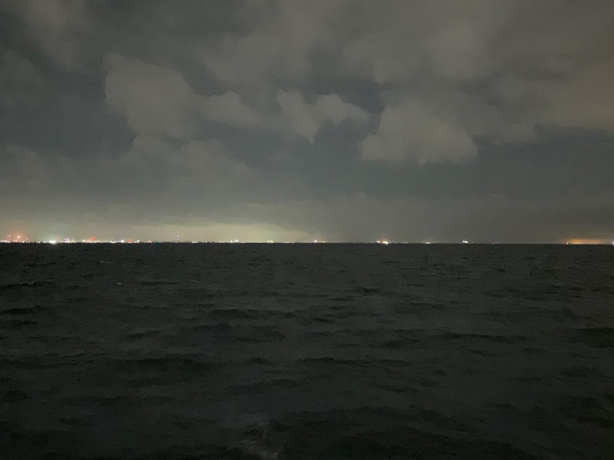 夜の海怖すぎワロタ