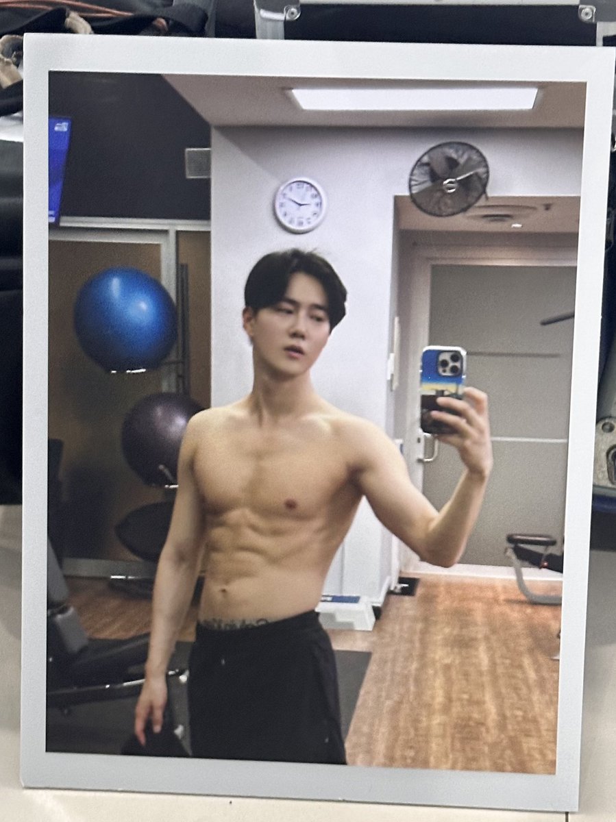 SUHO shared this unreleased photo to the fans who attended today's [ Who Are You ] pre-release listening session 🔥

#SUHO_WhoAreYou
#WhoAreYou #SUHO #수호