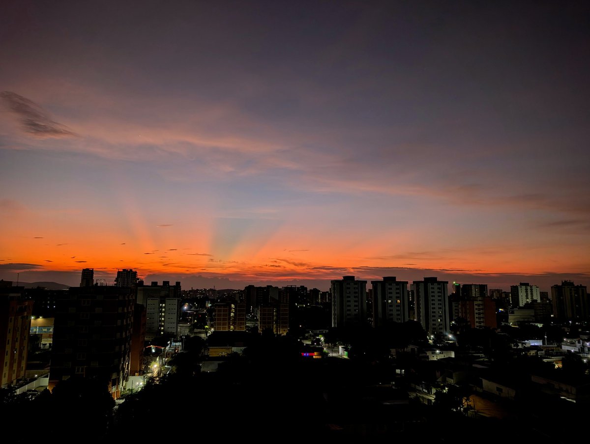 Inti Acevedo 🐦 (@inti) on Twitter photo Buenos días Buenos días