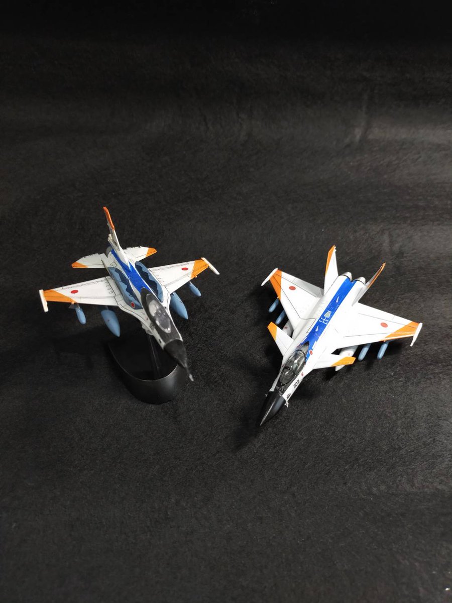 qair201's tweet image. 少し前にプラッツ製1/144のF-2A改 能力向上改修型完成（CFT搭載）。試作機カラーにしてみました。後方の編隊灯は蓄光シールに。以前作ったFS-Xと並べるといい感じに！ #F2戦闘機 #1/144 #プラッツ #CFT