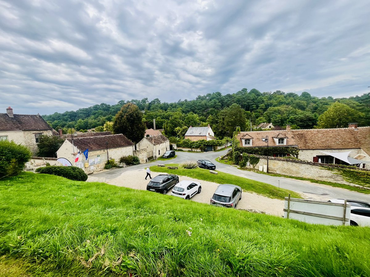 A l’occasion des #JEP2025, <a href="/vpecresse/">Valérie Pécresse</a> inaugure avec <a href="/fredvalletoux/">Frédéric Valletoux</a> la réouverture du portail nord de l’église Saint-Martin dans le village de Boissy-aux-Cailles en Seine-et-Marne. Depuis 2016, la Région <a href="/iledefrance/">Région Île-de-France</a> a consacré 124 M€ à la rénovation du patrimoine francilien !