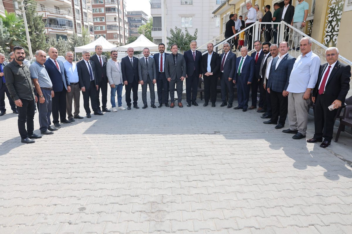 Genel Başkanımız Ahmet ÖZVATAN ile birlikte Karaköprü Belediye Başkanımız Sayın Nihat ÇİFTÇİ’ye kayınbabasının vefatı dolayısıyla taziye ziyaretinde bulunduk.. Merhuma Allah'tan rahmet diliyoruz.
<a href="/ozvatan_ahmet/">Ahmet Özvatan</a> 
<a href="/NebiKaplan63/">Nebi Kaplan</a> 
<a href="/milligenclikmgd/">Milli Gençlik</a>