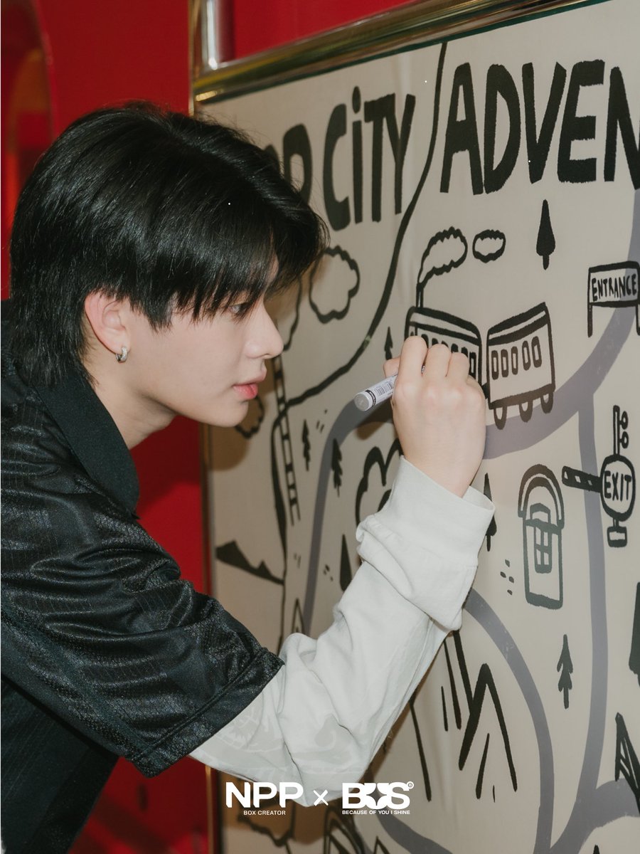 NPPBOX's tweet image. 🗓️ พรุ่งนี้วันสุดท้าย!
แอบเห็นเจ้าเมือง #NPPCITY 🏡 
เค้าแอบมาขีดเขียนอะไรกันม่ายรุ

🗺️🧭 แจกลายแทงของเจ้าเมือง
พี่กล่องเจอประมาณนี้
ใครเจอเยอะกว่านี้แท็กมาอวดหน่อยน้า
#NPPxBUS_NPPCITY

บีอัสรีบมาตามหาร่องรอยความน่ารัก
ของ “บัสอ้วร” ได้ที่

#NPPxBUS POP-UP STORE
THE JOURNEY TO…