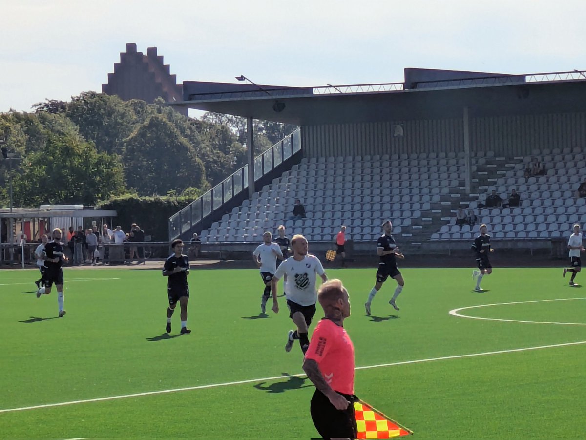 B1908 Amager - Kastrup BK
Sundby IP
Københavnsserien
#banehopping

1-0. Fotball skal spilles 10.30 på lørdager, akkurat nok tid til å ta seg en rolig svømmetur med Tuborg etter nattbussen og rusle litt i hva som føles som sensommer.