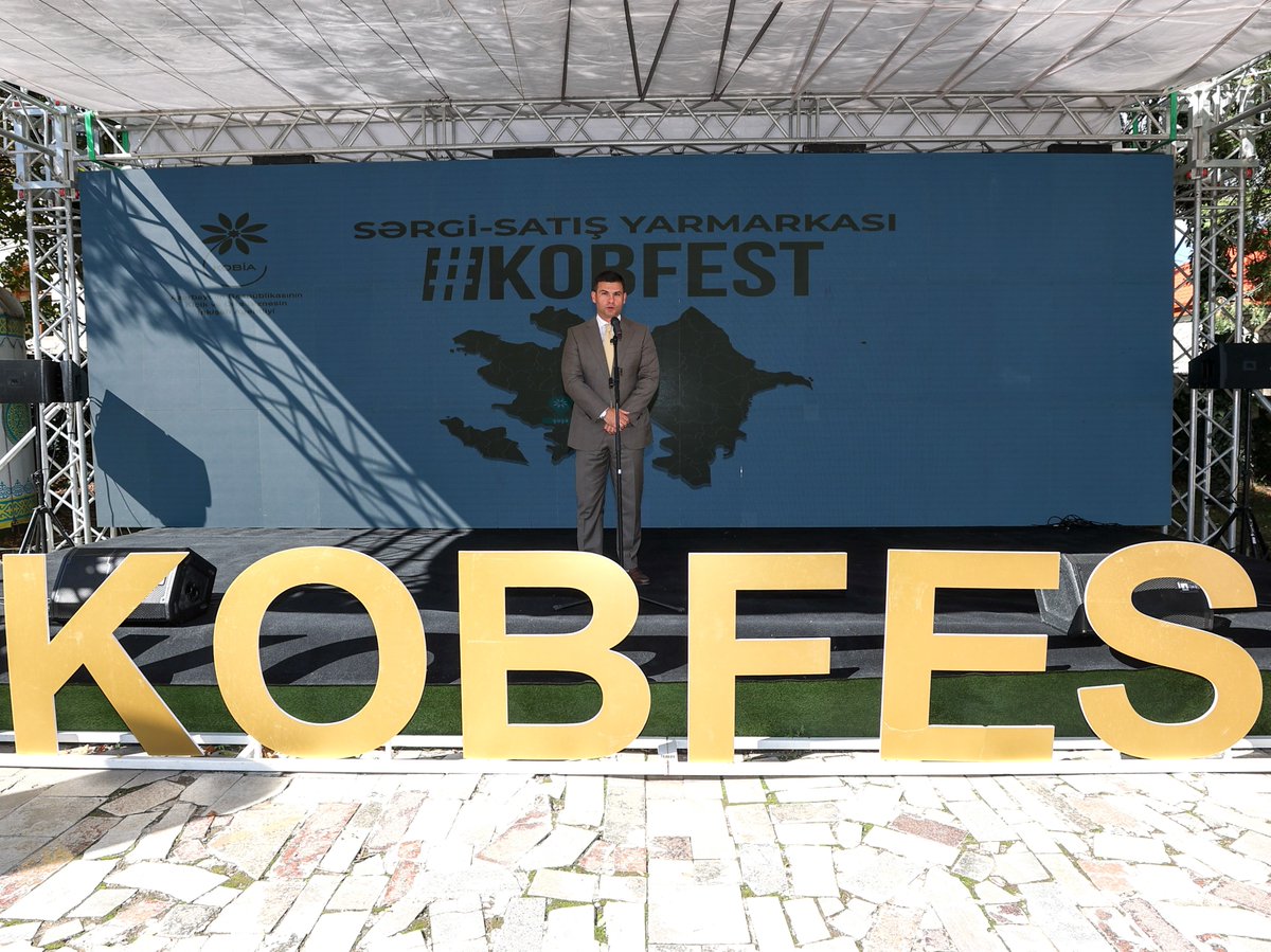 smbgovaz's tweet image. #Şuşa şəhərində &quot;KOB FEST&quot; sərgi-#satış yarmarkası keçirilir. Kiçik və Orta Biznesin İnkişafı Agentliyinin (KOBİA) təşkilatçılığı ilə keçirilən yarmarkada sahibkarların qida və qeyri-qida məhsulları, eləcə də sənətkarların əl işləri nümayiş olunur və satışı həyata keçirilir.…