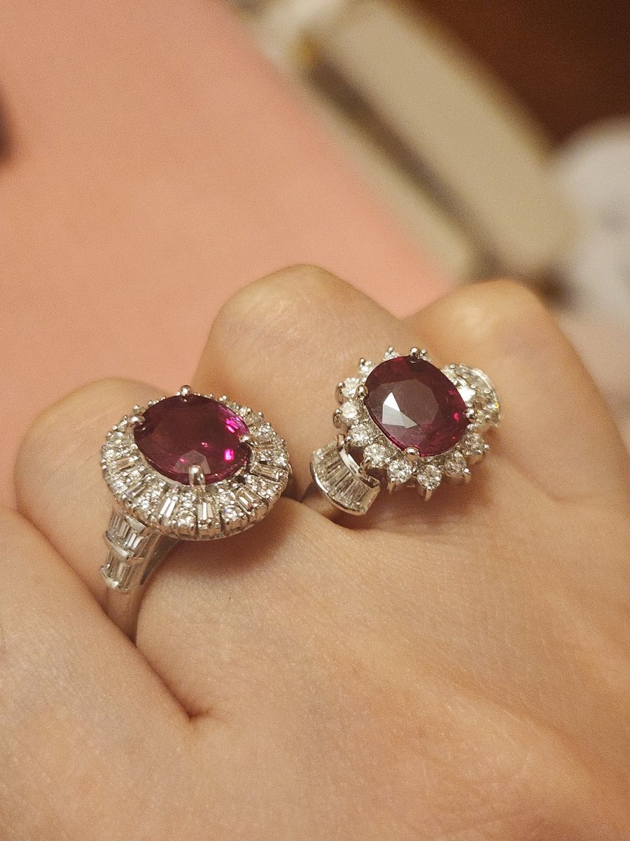 2캐럿대 루비2개...
근데...ㅠㅠ 둘중 하나를 보내야하나싶어요.....
근데 뭘 보냐야할지 ㅠㅠ