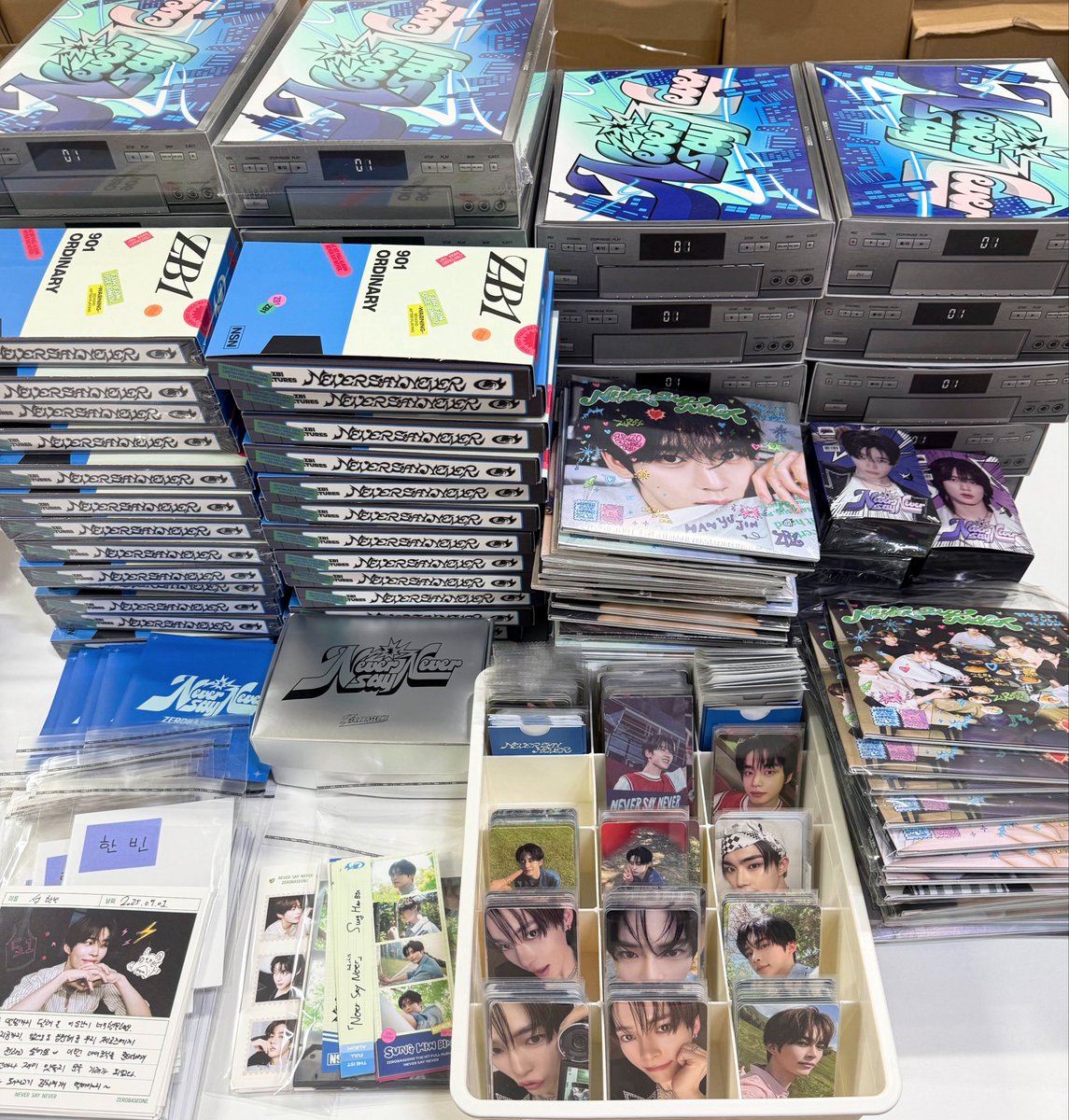 🩷러블냥이의 해피 이벵🩷

#RT + #Follow + 댓글 

❤️제베원 정규 1집 앨범(미개봉, 개봉 풀셋), 앨범 포카, 구성품 중 원하시는 것 댓글에 적어주시면 5분 선정해서 보내드려요

🎁산리오 럭키박스
📷사진 첨부해주시면 굿😉
📦배송비 제가 부담