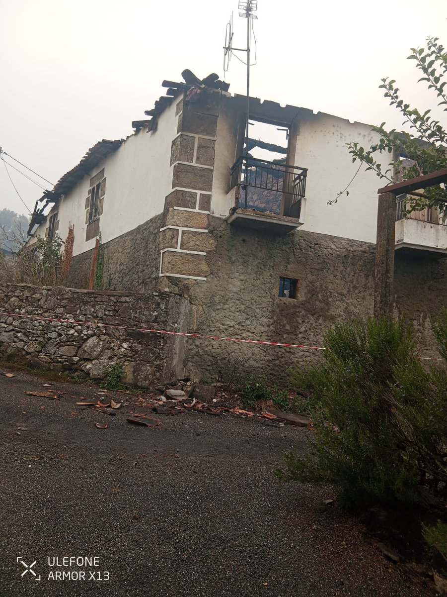 biologaes3sada's tweet image. La casa de enfrente de mis abuelos, esto es una pesadilla
