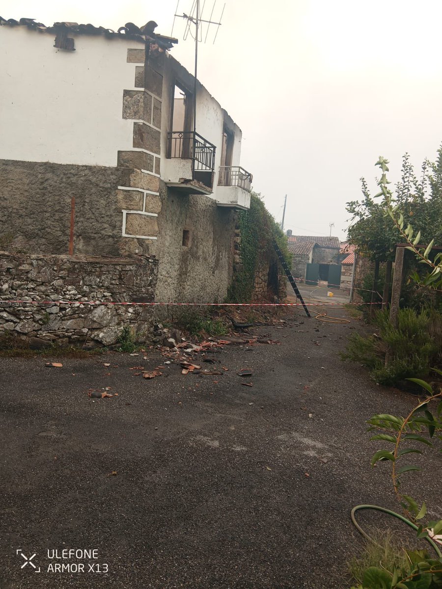 biologaes3sada's tweet image. La casa de enfrente de mis abuelos, esto es una pesadilla