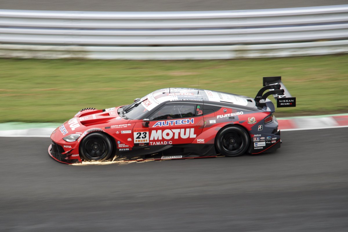 HiguRoze0739's tweet photo. #23 １コーナーとSPコーナーでバチバチしてた  #SUPERGT https://t.co/CcBV3h1Lal