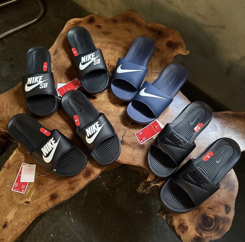 bluehavensft's tweet photo. 🌀Nike Victori no dey ever get old. You get am abi make we arrange one keep for you
« available in multiple colors.

Buy for your boyfriend/girlfriend. Buy for your son/ daughter. E Dey last well well go ask. https://t.co/QY2vXNP336