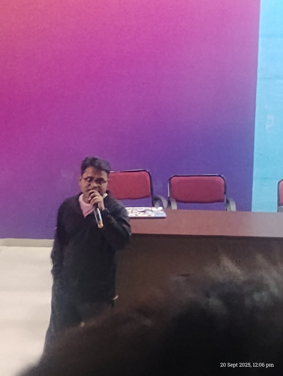 mishrajii24_'s tweet image. Attended #GoogleIOExtended at #LPU Jalandhar 🚀
Great insights from:
🔹 Jitendra Gupta – #AIFirst Future
🔹 Geeta Kakrani – Fine-Tuning &amp;amp; Gema
🔹 Ashish Kumar Verma – #SentimentAI
🔹 Simar Preet Singh – #Firebase Studio
🔹 Bhavik Makwana – #Flutter + #ComputerVision

#GoogleIO