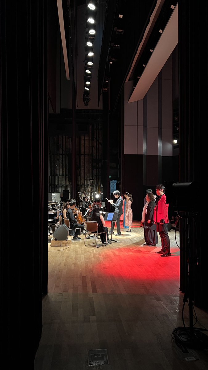 rururucori1's tweet image. そして先日終演したBackroom Boysの素敵な写真を！
皆様のパワー！セトリ！素晴らしかった！集合写真の弾ける笑顔が物語ってます✨

音楽団は足組で超カッコイイクールポーズを今年も決めました！！変に偉そうに見える気もしますがそのつもりはないです！Bってむつかしい。
#ミュージカルと合唱　#BB7