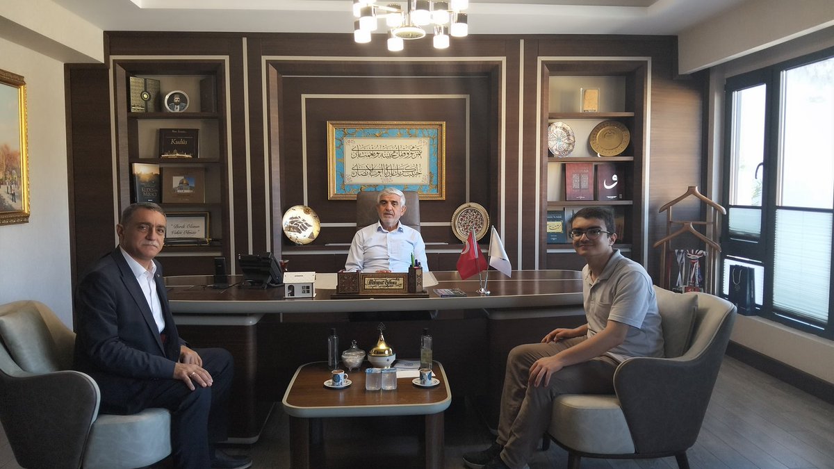 Kırşehir Ahi Evran Üniversitesi Rektörü Prof. Dr. Mustafa Kasım Karahocagil, vakfımızı ziyaret etti. Gerçekleştirilen bu anlamlı buluşmada, eğitimden gençliğe uzanan pek çok konuda verimli bir istişare imkânı doğdu.

Nazik ziyaretlerinden dolayı Prof. Dr. Mustafa Kasım