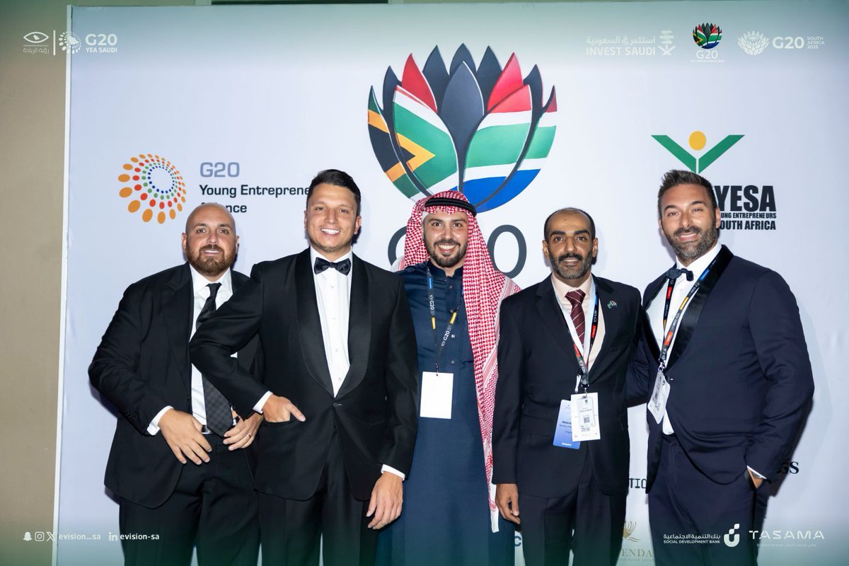 evision_sa's tweet photo. أمسية مميزة بعنوان 15 عامًا من الأثر ضمن قمة #اتحاد_رواد_الأعمال_الشباب، تجمع الوفود المشاركة للاحتفاء بإنجازات الاتحاد  وتعزيز جسور التعاون الدولي.

A special evening, 15 Years of Impact, at the G20 YEA Summit, bringing together delegations to celebrate the Alliance’s achievements and strengthen global collaboration.

#G20YEA2025 | #رؤية_الريادة | #evision