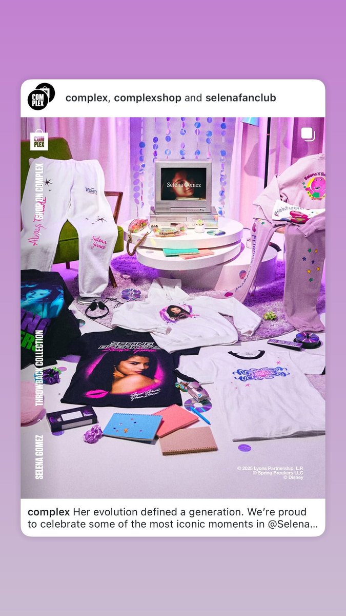 aleteresa_'s tweet image. 📍| selenaUpdated the Shop website
Name merch is available #WizardsBeyondWaverlyPlace and #springBreakers
