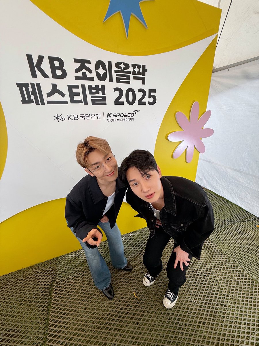 🤍 🎁

𝗞𝗕 조이올팍 페스티벌 2025

“해피포인트 적립하시나요?”
ㄴ 아니요, 행복하지가 않아요 🥺

“멜로망스 입장하셨습니다.”
ㄴ 지금… 너무 행복해졌습니다 ✨

미남 그룹 권력으로
해피포인트 20150310점 자동 적립 🤍

#멜로망스 #MeloMance
#김민석 #KimMinSeok
#정동환 #JeongDongHwan