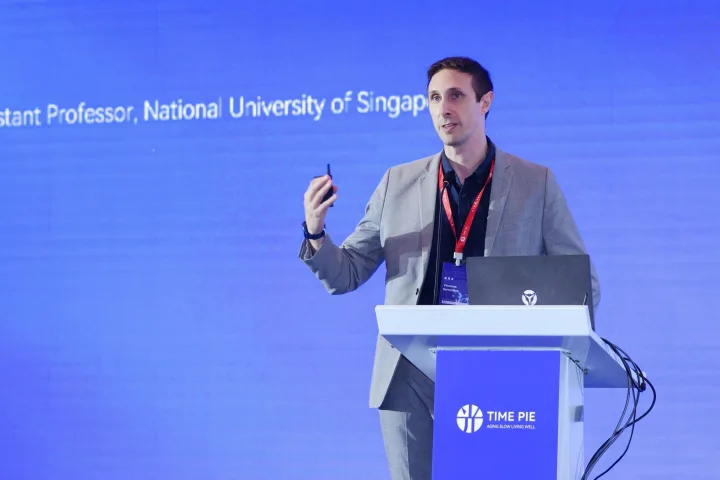 TimePieChina's tweet image. Honored to have @Vinz_Sorrentino  , PI at the National University of Singapore, at the 6th #TimePieLongevityForum, presenting &quot;Trigonelline as an NAD+ Modulator&quot;: &quot;Trigonelline is a novel, stable, and potent NAD+ modulator.&quot;#NAD  #Longevity