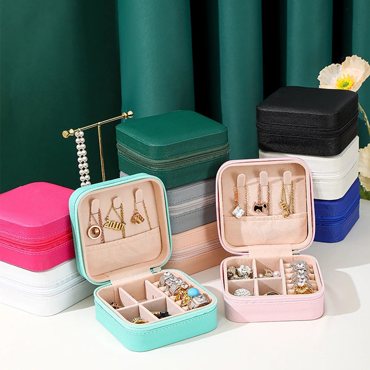 moss_shields's tweet image. Small space, big organization! This PU leather jewelry box has compartments for rings, earrings &amp;amp; bracelets. Perfect for travel or home use. #JewelryOrganization #TravelEssentials #MiniStorage 
mossshields.net/products/pu-le…