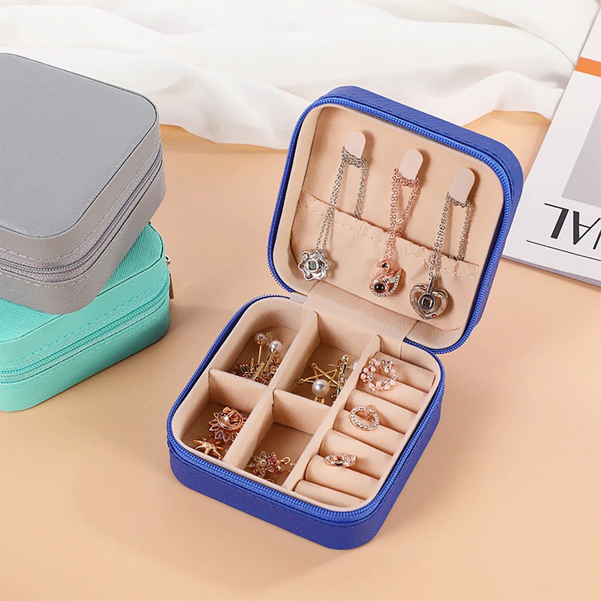 moss_shields's tweet image. Small space, big organization! This PU leather jewelry box has compartments for rings, earrings &amp;amp; bracelets. Perfect for travel or home use. #JewelryOrganization #TravelEssentials #MiniStorage 
mossshields.net/products/pu-le…