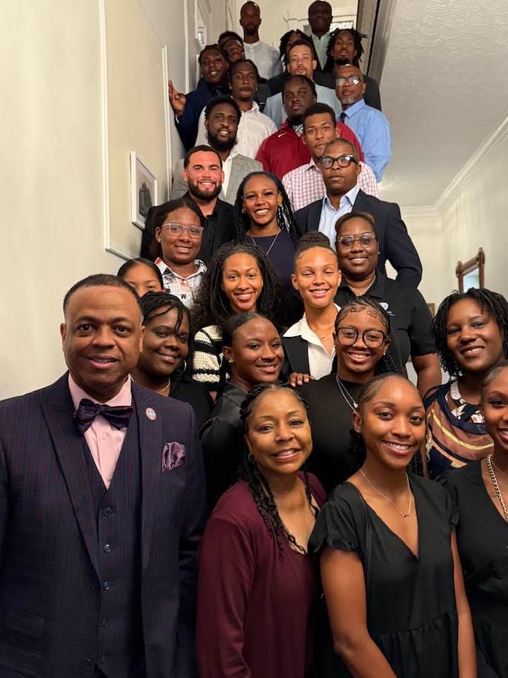 AzhaD2024's tweet photo. Very cool week. I was chosen to have dinner at the President's house! The message...  assists aren't just on the court, they're in the support we bring to each other too.  (And, I tasted spinach dip- yum)  #hypemeup @WillieLToddJr1 @Talladega_1867 https://t.co/lNQp3kIObb