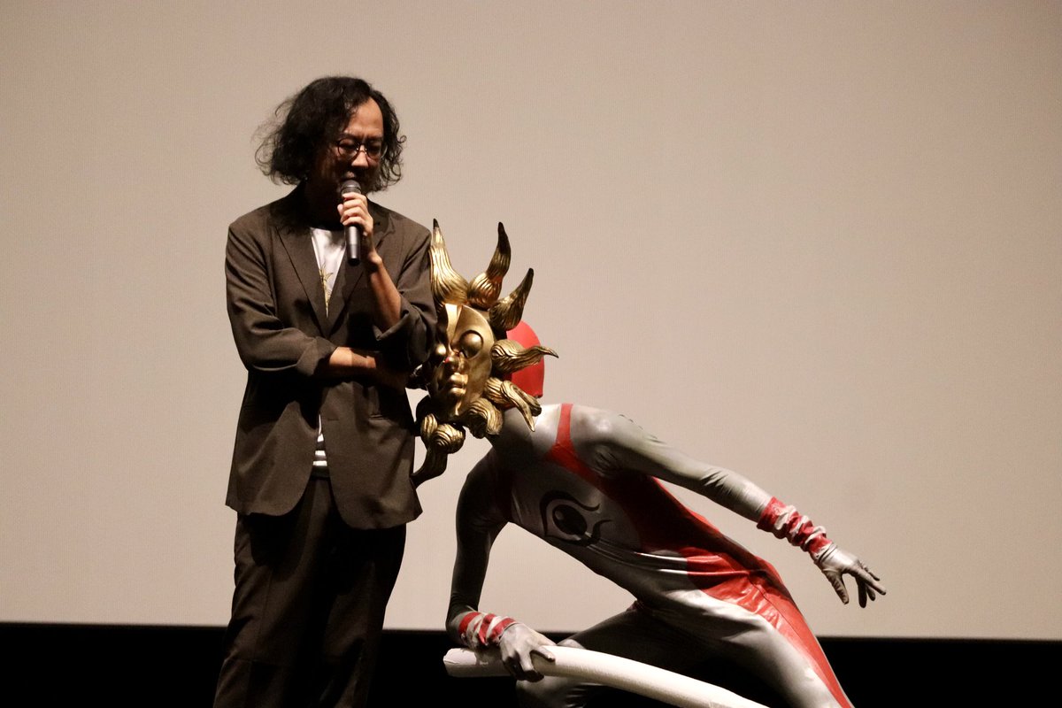 abaraboroboro36's tweet image. 今日のタローマン、藤井監督との距離感が大型犬にしか見えなくてめちゃくちゃ可愛かったんですが何なんですか
#映画タローマン
 #応援してはいけない応援上映
