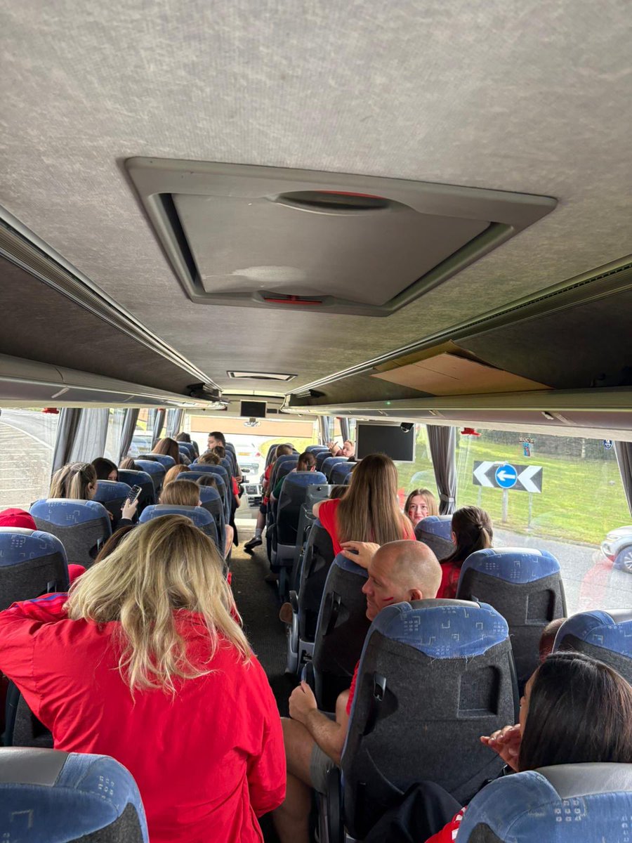 Glór na Móna tweet media