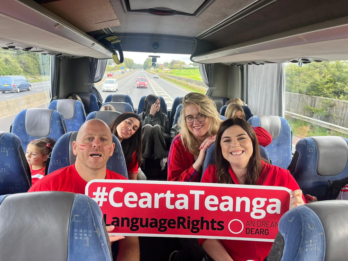 Glór na Móna tweet media