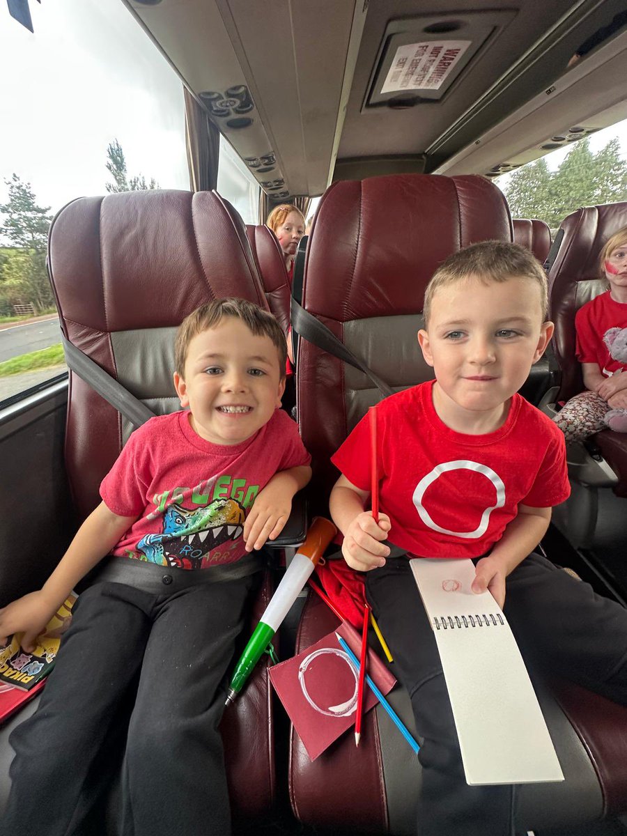 Glór na Móna tweet media