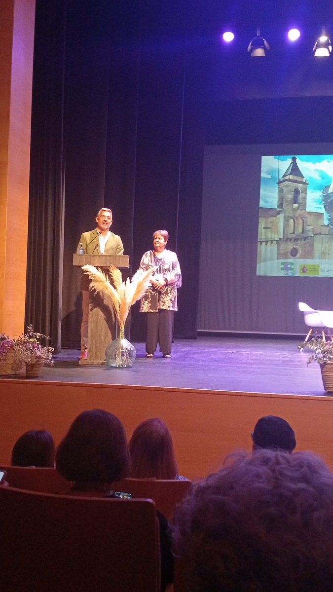 Empieza el IV congreso Rota en clave Feminista.
Inauguran: Javier Ruiz Jarana y Carmen Lanagran Asociación Feminista de Rota. 
Llevar a las aulas la formación en coeducacion 
Rota sea un faro para la ciencia y para el feminismo.
