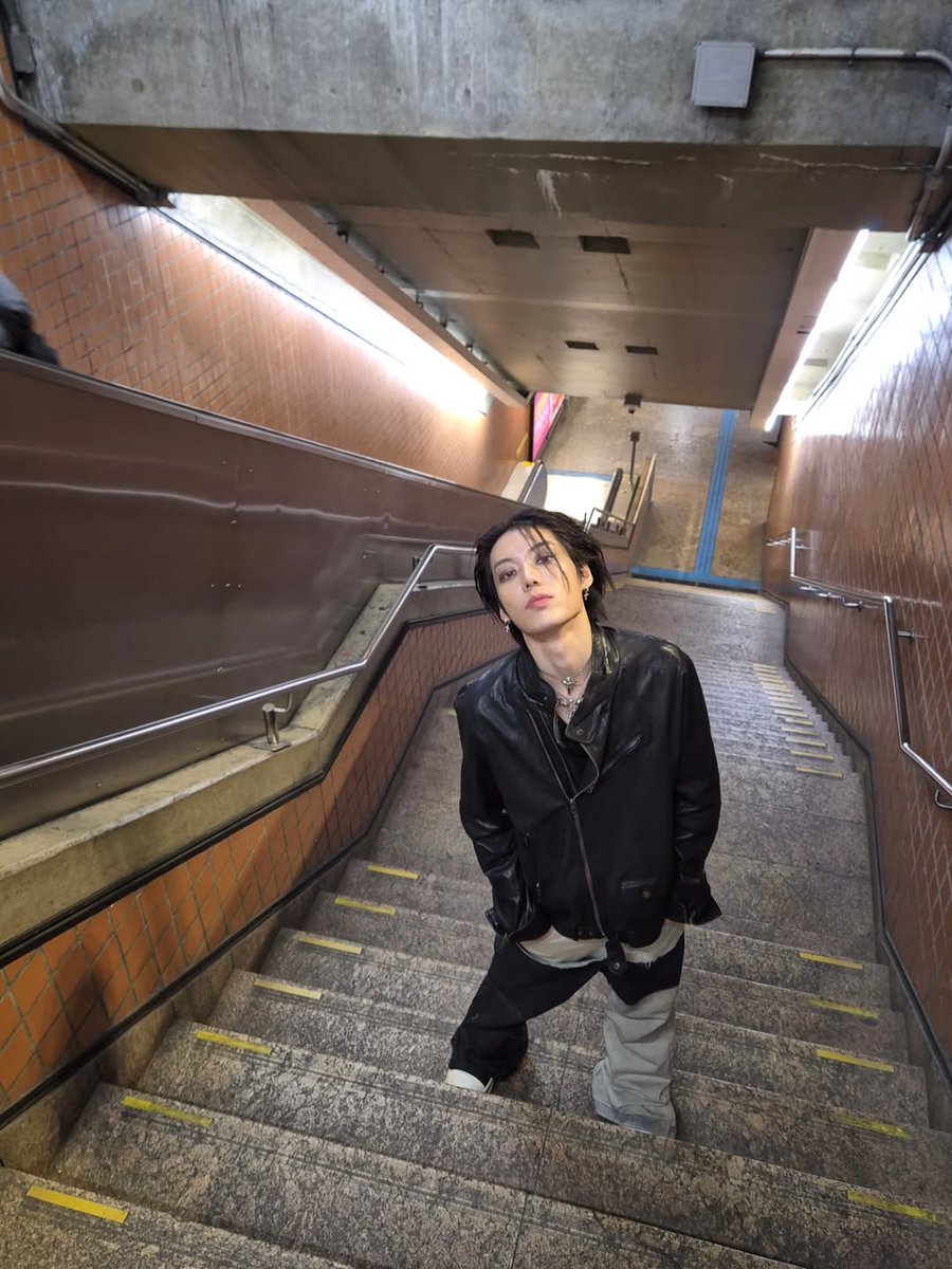 김재호 장이정 둘다 개무섭게 생겻는데
노래는 꿈의소녀 스위시 그곳에서다시만나기로해 같은거내서
인지부조화?옴