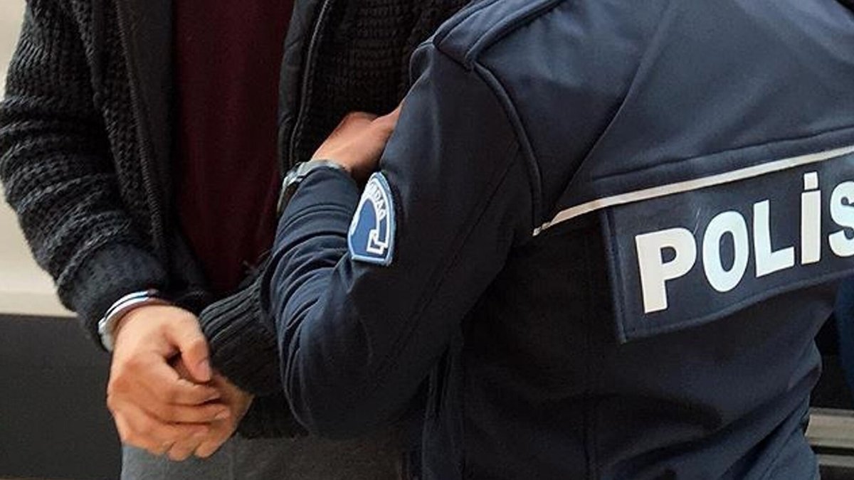 bhanettr's tweet image. Kızını sosyal medya yayınında oynatan baba gözaltında

#aile #sosyal #hizmet #polis #asayiş 

🔗 bha.net.tr/kizini-sosyal-…