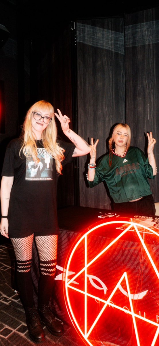 imafknheadbanga's tweet photo. @awonderland I fucking love
you Alex💜💕. Thanks for always FMUOASL☮️✌️!
#alisonwonderland #edm #trapdaddy #basshead #ghostworld #rave #raver #ravetothegrave #headbanger #lasvegas https://t.co/YqaJ9RYSUf