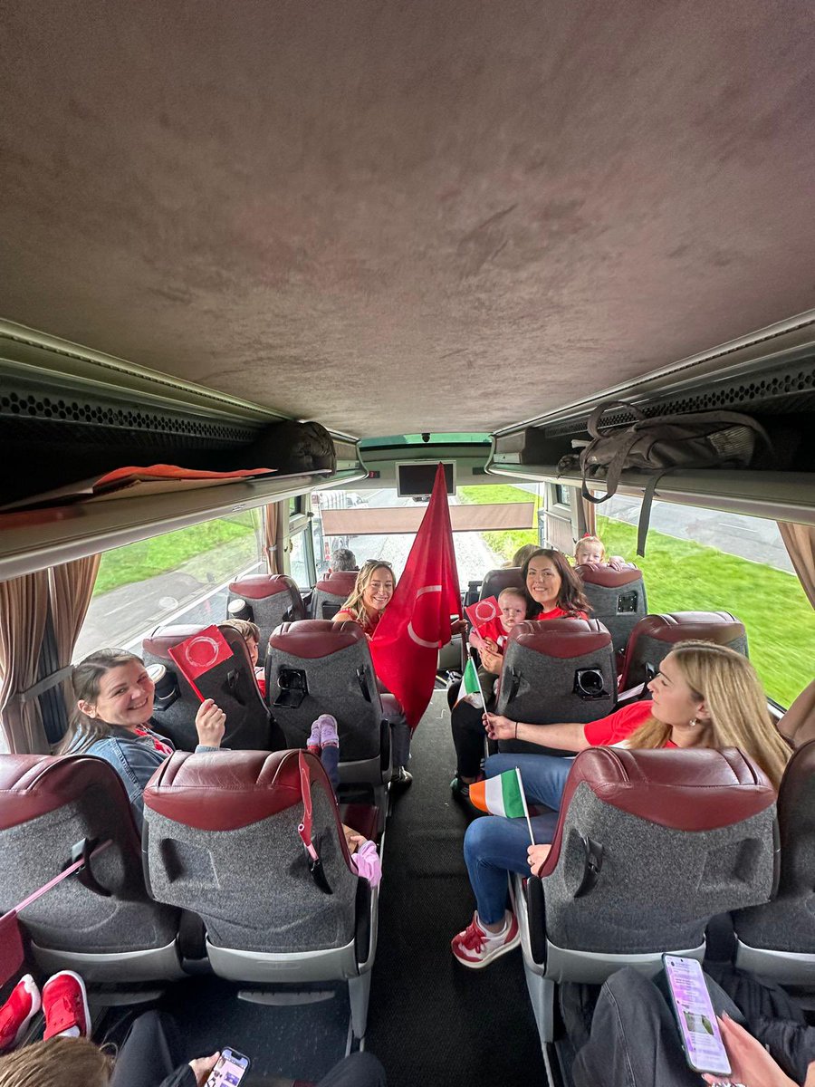 Glór na Móna tweet media