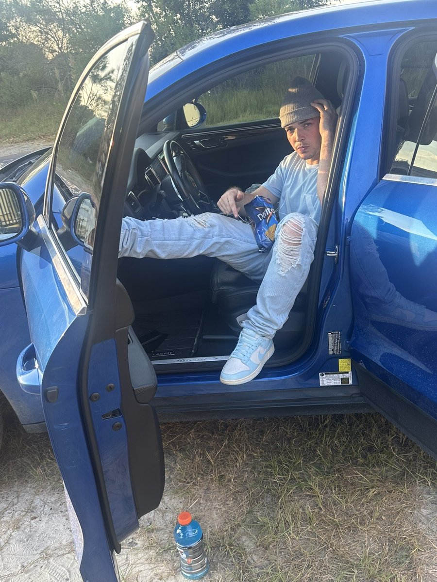 nellynroute's tweet photo. Finally free mfs..I go Porsche 🥲 https://t.co/Uk7ehpXFsU