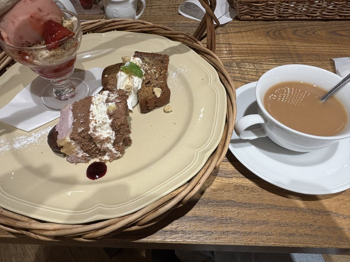 hdUdSlY2NM's tweet photo. 良い1日だった
明日も頑張る‼️
とりあえず帰ってお風呂入って寝る https://t.co/nsitCjoSg7