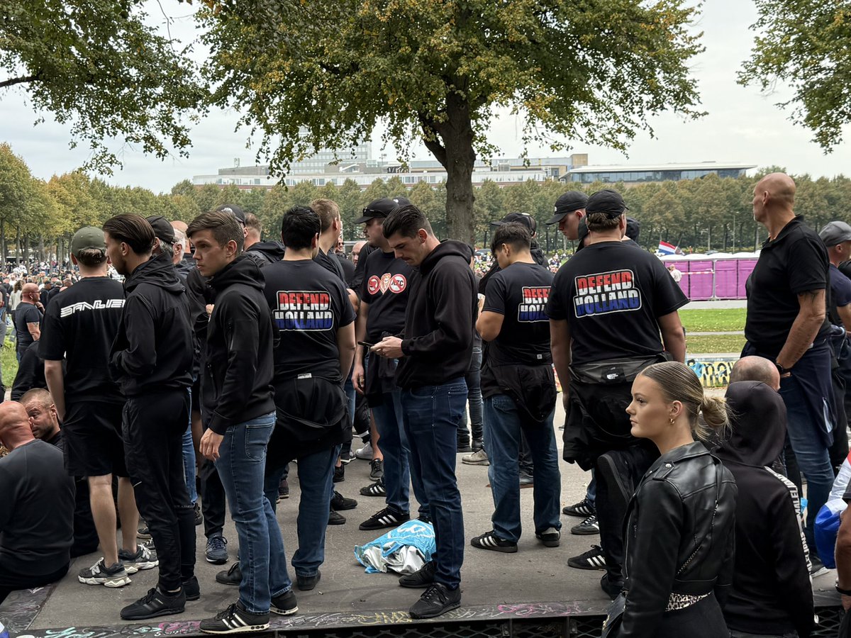 Eev (@eevster16) on Twitter photo Noord of Zuid? 
'Defend Holland'
#Elsfest Noord of Zuid? 
'Defend Holland'
#Elsfest