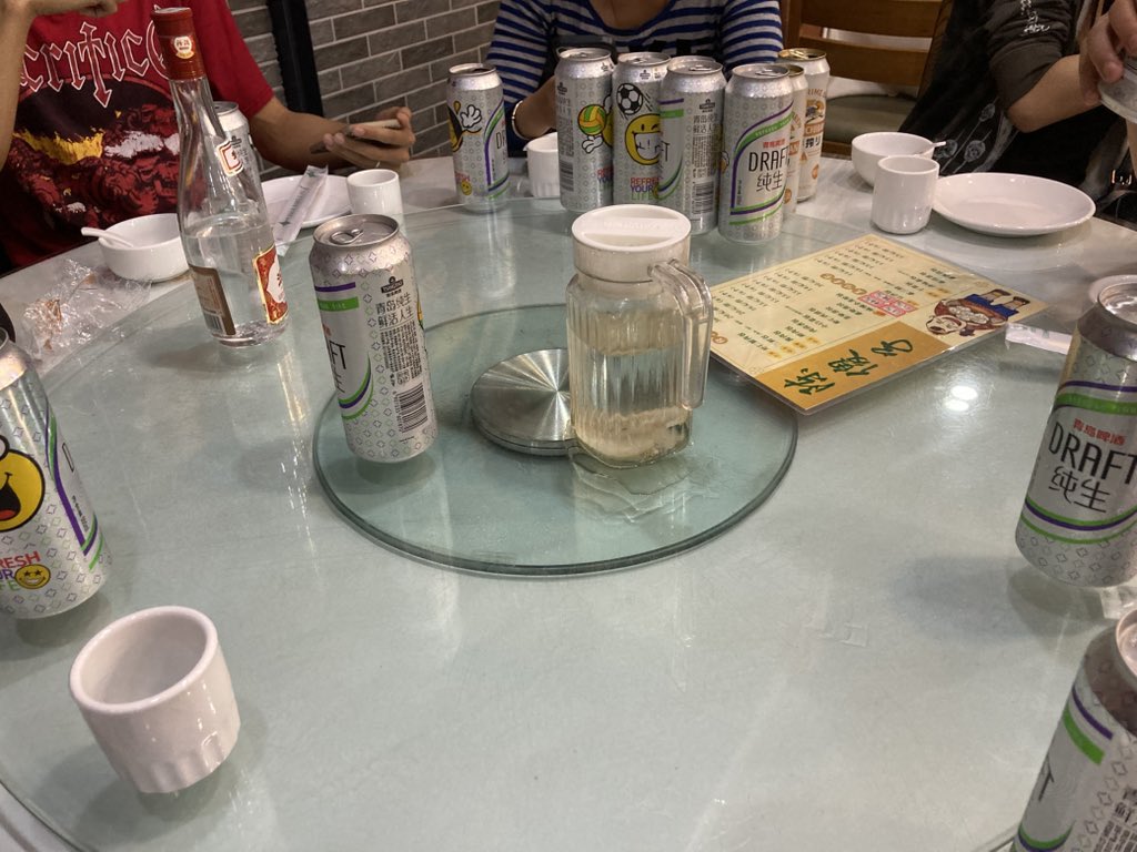 今から飯なんだけど、料理が来る前に大量の酒が…笑