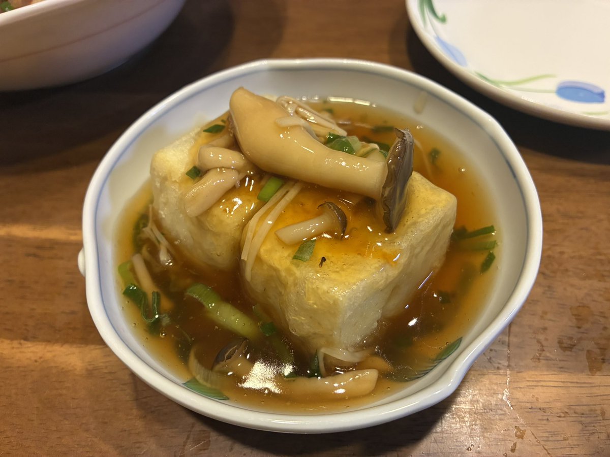 今夜は青椒肉絲と揚げ出し豆腐
居酒屋メニューだね
コストコに行くとピーマンとカラーピーマンを買うのがマストになってて、どうしても青椒肉絲になっちゃうのよね
火曜日は肉詰め作ってみようかな