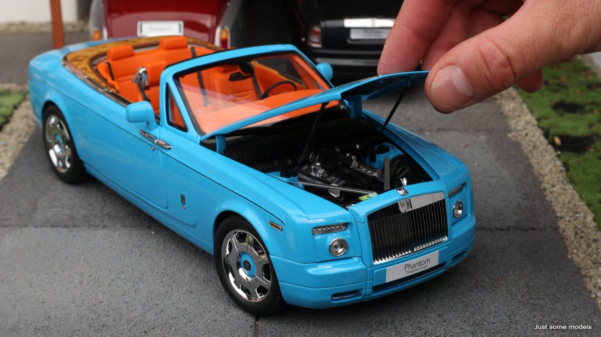 justsomemodels's tweet photo. 1:18 Rolls-Royce Phantom Drophead Coupé, light blue - Kyosho, interior (KS08871BL)
#rolls #rollsroyce #rr #phantom #rollsroycephantom #drophead #britishcars #118scale #scalemodel #diecast #modelcar #kyosho #miniature #jsm #justsomemodels https://t.co/ngACRzKghg