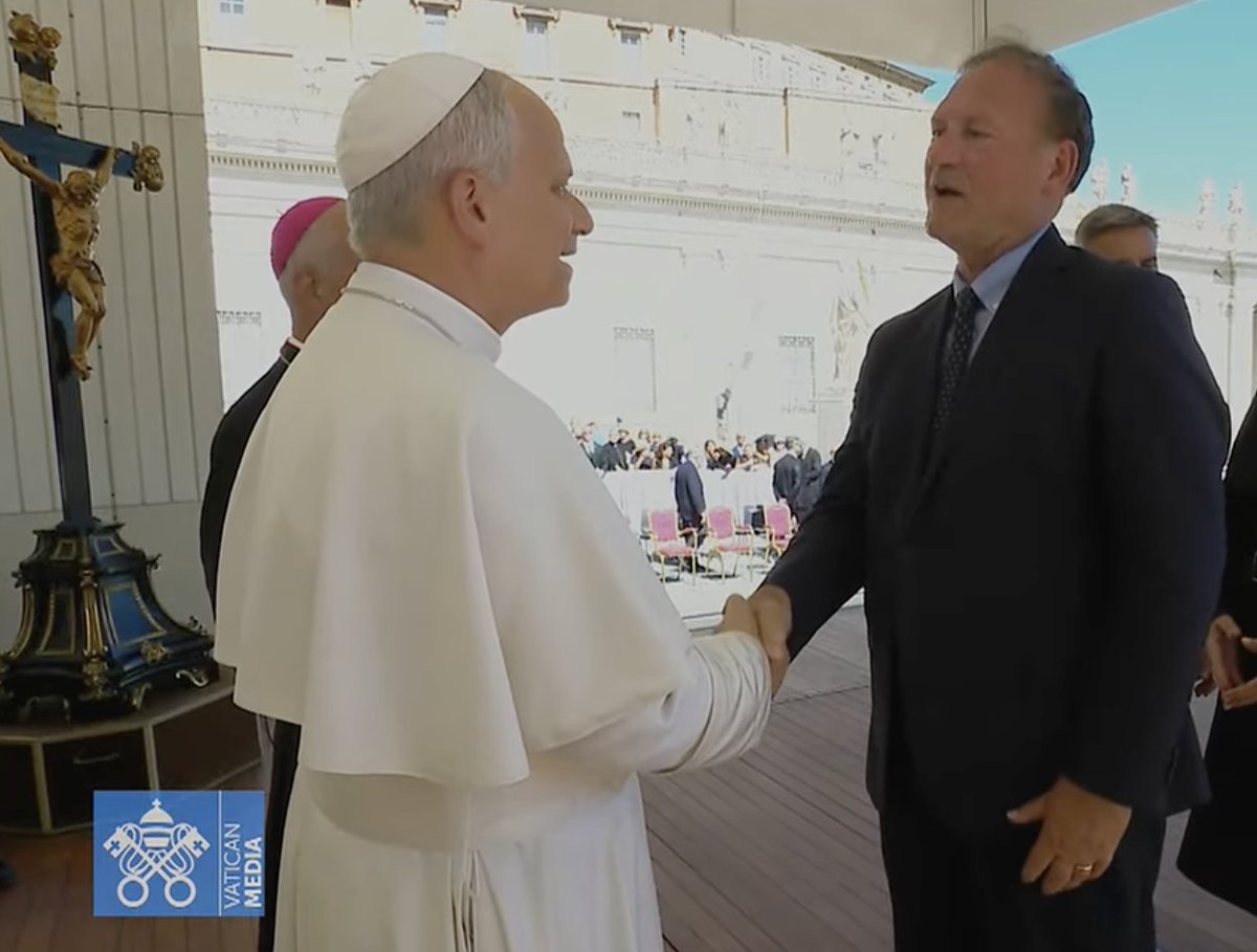 U.S. Supreme Court Justice Samuel A. Alito Jr. meets #PopeLeoXIV at the end of the papal audience  for the Jubilee of Justice.