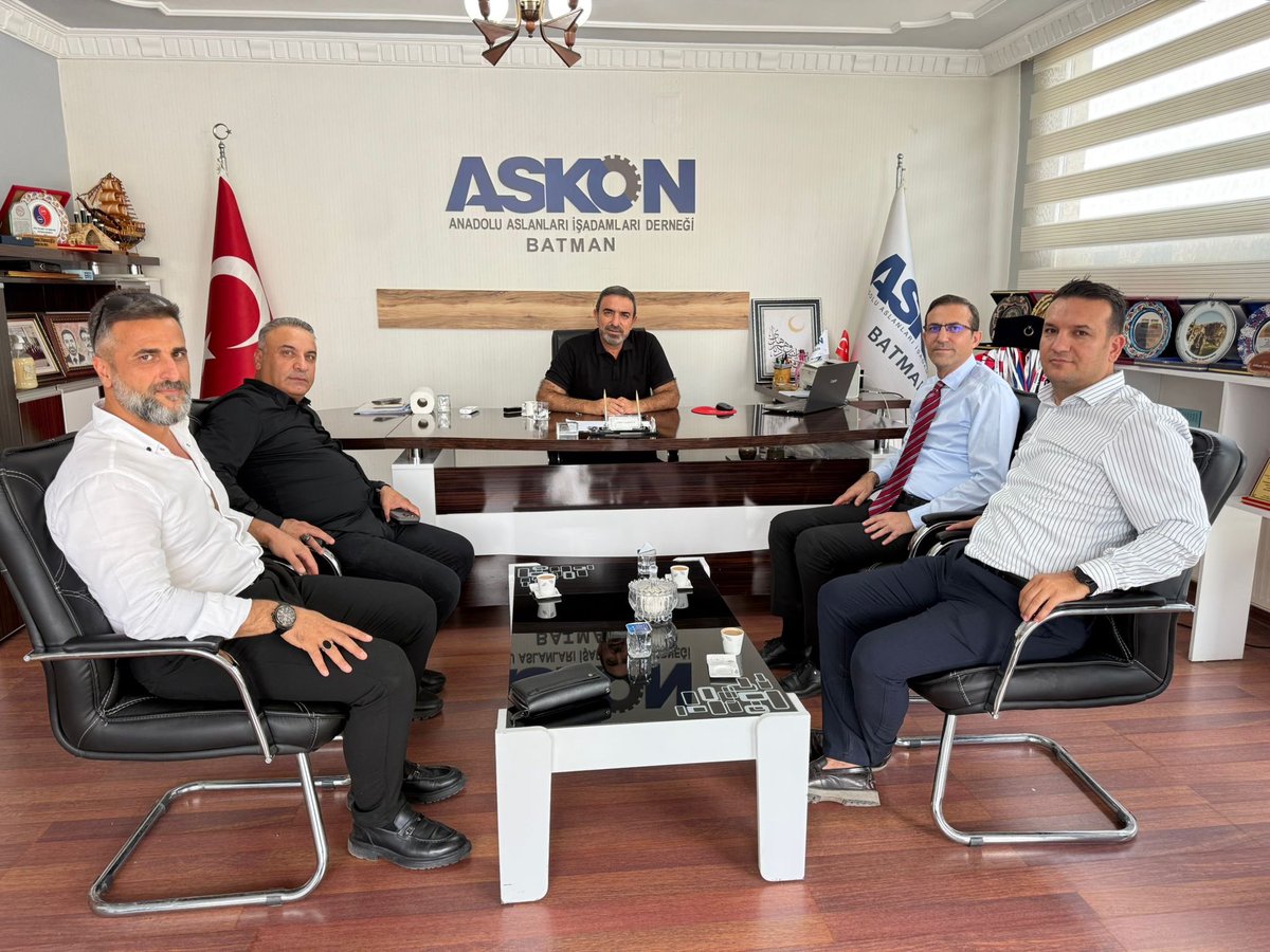 askonbatman's tweet photo. Batman Zıraat bankası Petrol kent şube müdürü Mehmet Burhan Koyuncu Şube başkanımız @selmannasiroglu na ziyarette bulundu. https://t.co/LBbiWRcAEJ