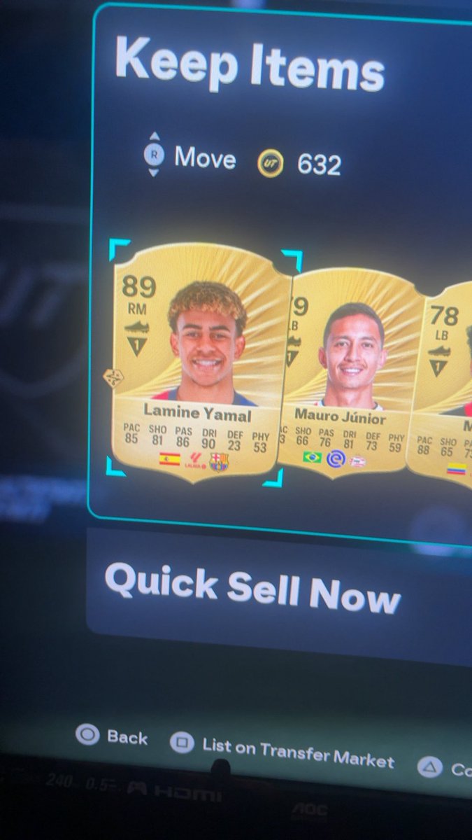 Rudes691's tweet photo. @DonkTrading From 2 free packs lol https://t.co/Cv6HimiVdl