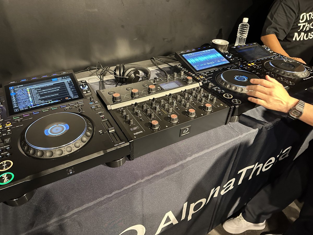 tkhdlx's tweet photo. ほほぅ
#AlphaTheta #CDJ3000X https://t.co/xbq0SW921E