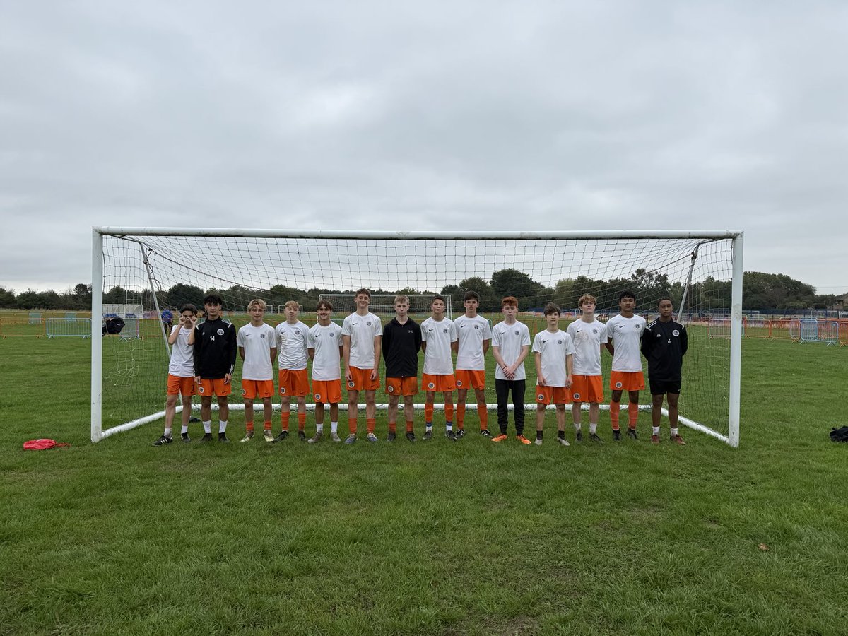 addlestonefcu16's tweet photo. Saturday training completed, patterns played, finishing outstanding and the lads are ready for Sutton United U16 Ambers https://t.co/CnEp59t1Yl