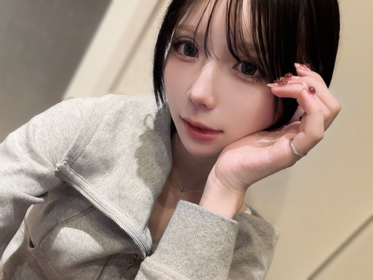 明日9月21日は〝キング666セノパーク津店〟さんにお邪魔します！！

明日も大吉さんと一緒🟡
負けてられないので私も万枚お願いします🙏🥺

抽選は«8:40»
ぜひ一緒に万枚目指しましょう〜✨
PR

昨日梨食べたいって言ったらママが朝ごはんに持ってきてくれた笑☺️
