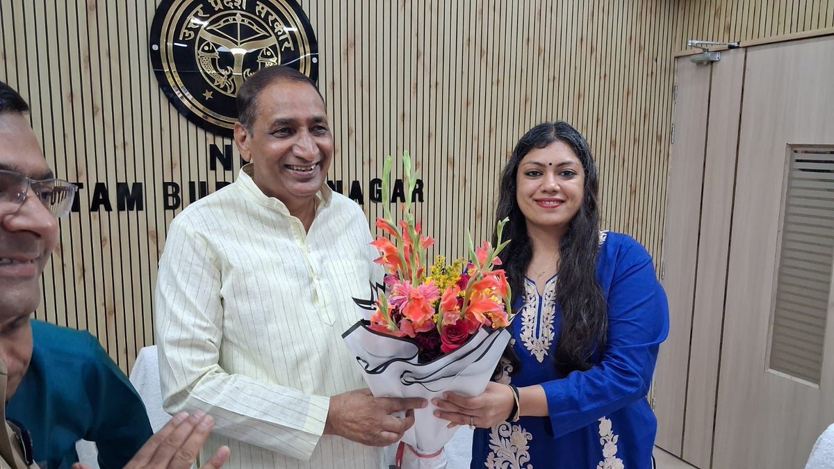 dmgbnagar's tweet photo. नारी सुरक्षा, सम्मान एवं स्वावलंबन हेतु मा0 मुख्यमंत्री योगी आदित्यनाथ जी ने लखनऊ लोक भवन से "मिशन शक्ति-5.0" अभियान का किया शुभारंभ। कलेक्ट्रेट के NIC सभागार ग्रे0नो0 में कार्यक्रम का मा0 जनप्रतिनिधियों व अधिकारियों ने देखा सजीव प्रसारण।  @chiefSecyUP @CMOffice https://t.co/U4kVMNcGt1