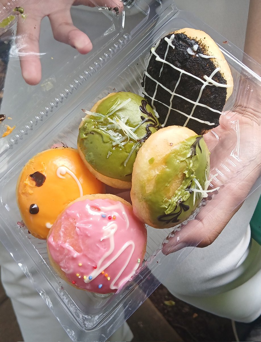 d_dksoo's tweet photo. ini donat 2k-an enakk banget 🤩🫰 https://t.co/azivNEtm9C